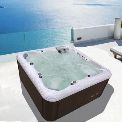 Ευρύχωρη θερμή μπανιέρα 6 ατόμων Whirlpool Hydro μασάζ για απόλυτη χαλάρωση